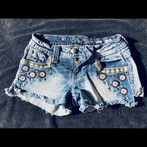 Floral jean shorts - adorable and sweet